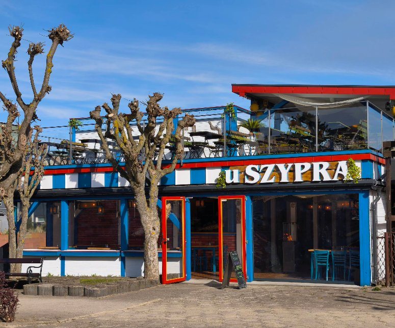 U Szypra — wejście i szyld restauracji